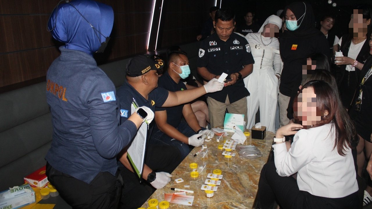 Polisi Tes Urine Pengunjung dan Pegawai Exodus Kendari, Ada yang Positif