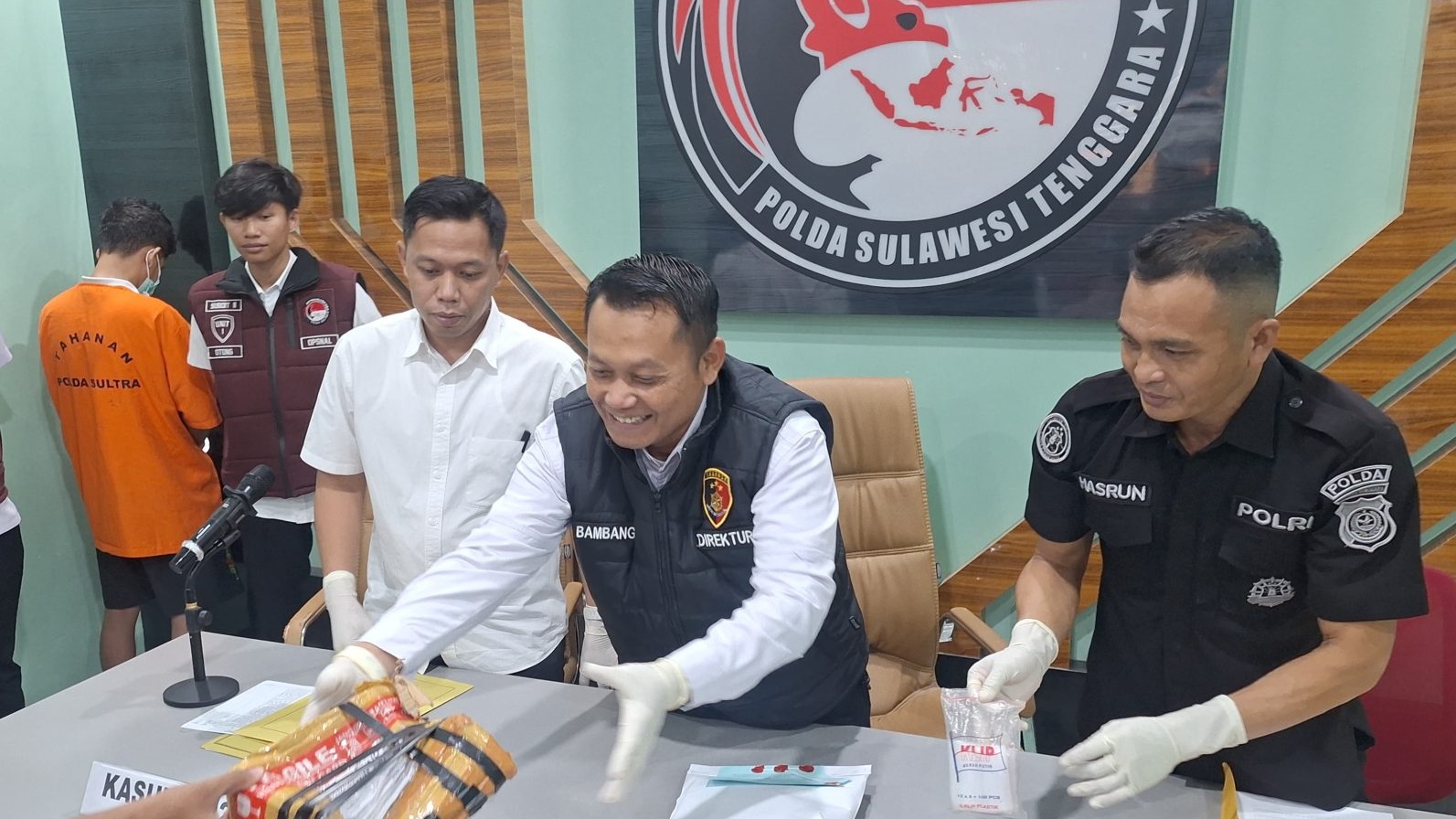 Pengedar Narkoba asal Makassar Ditangkap di Kendari, 977 Gram Sabu-Sabu Disita